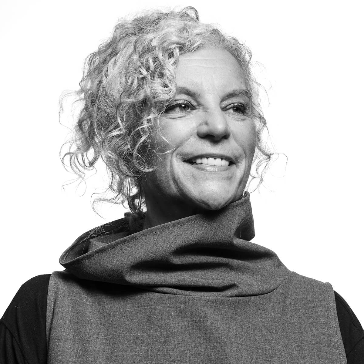 Headshot of Carol Henriques